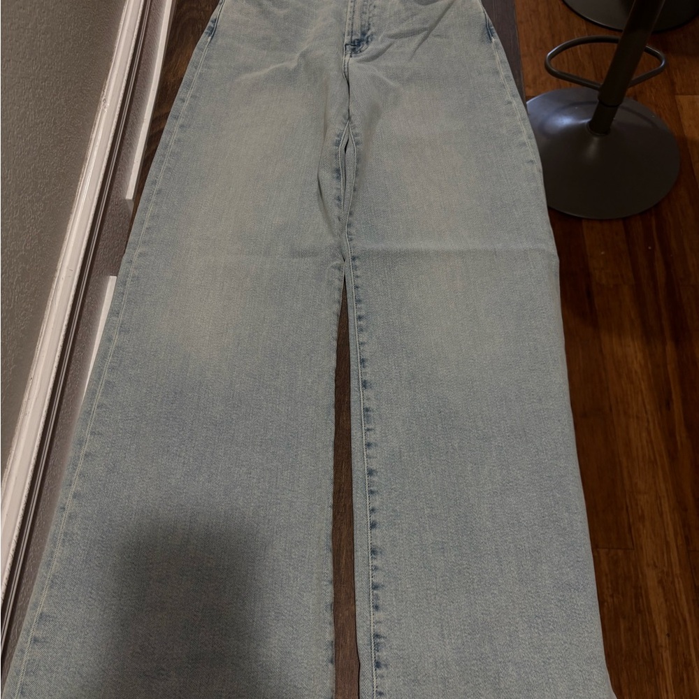 7 For All Mankind Women's Light Wash Straight Leg Jeans